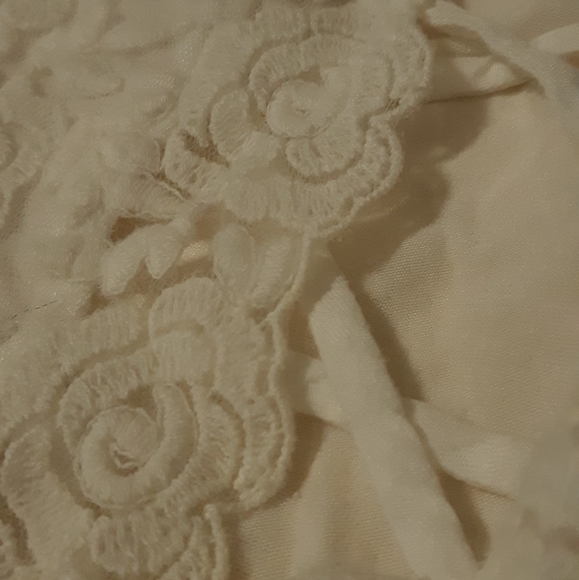 Embroided rose criss cross tank - Picture 4 of 4